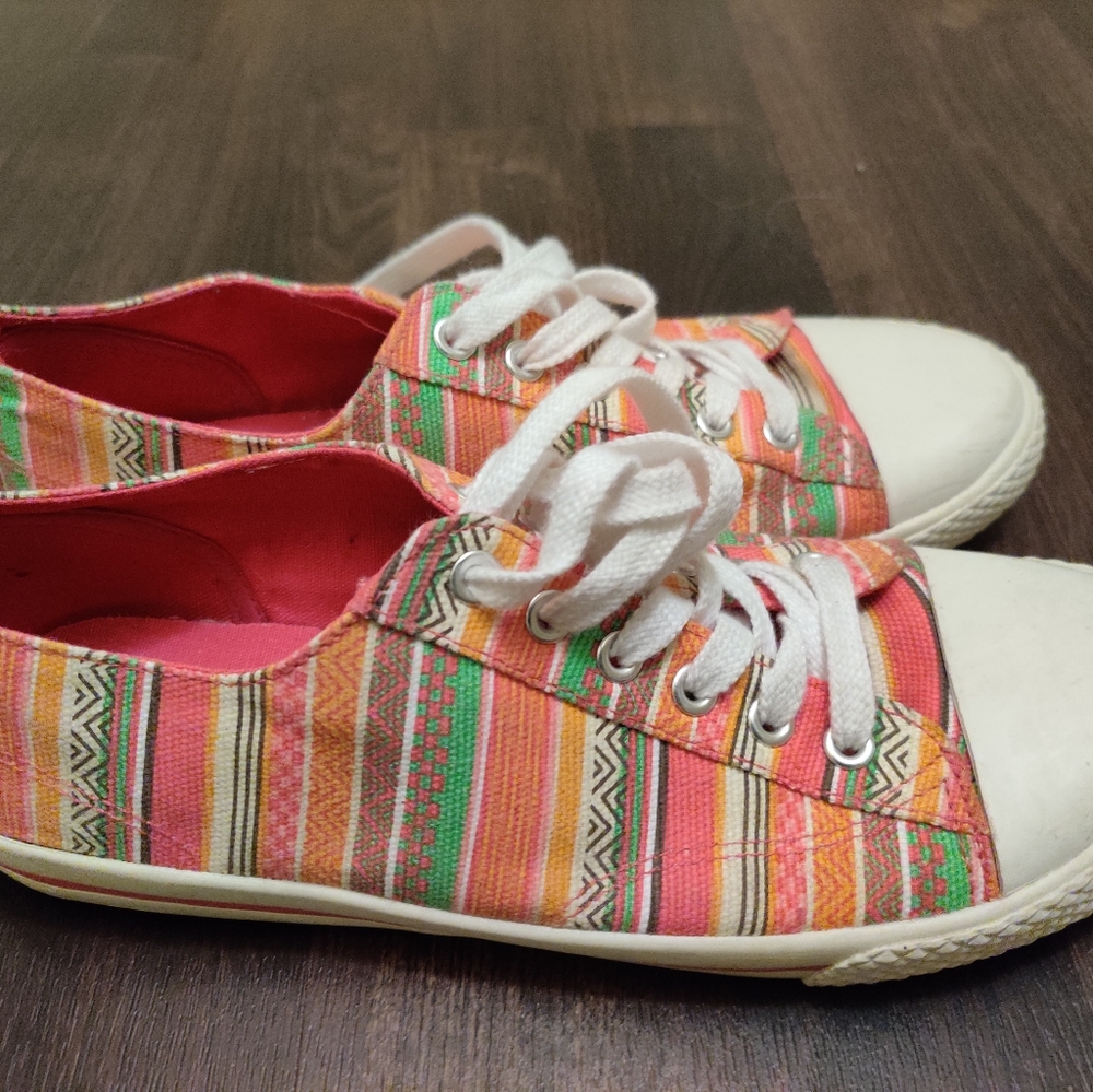 Pink Airwalk canvas shoes